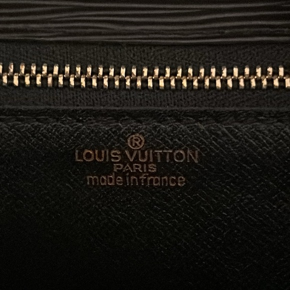Louis Vuitton Epi Dragonne Clutch with Dustbag & COA - Picture 13 of 15